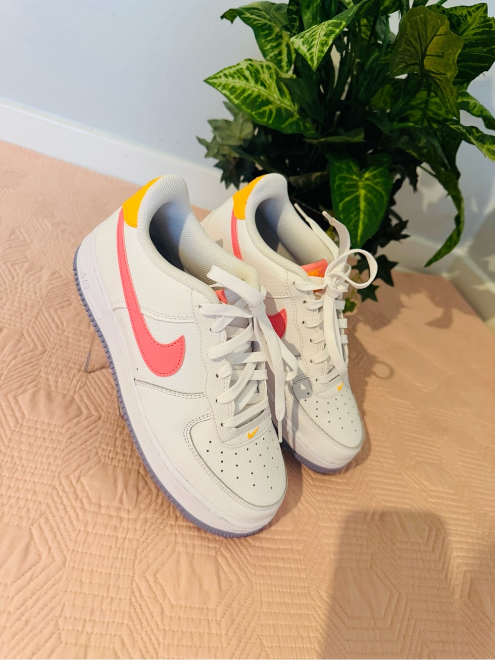 Nike White Low-Top Sneakers with Pink and Yellow Accents 7Y